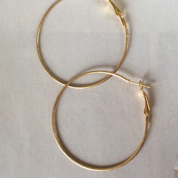 New Circle hoop Earrings Gold tone - Picture 6 of 8